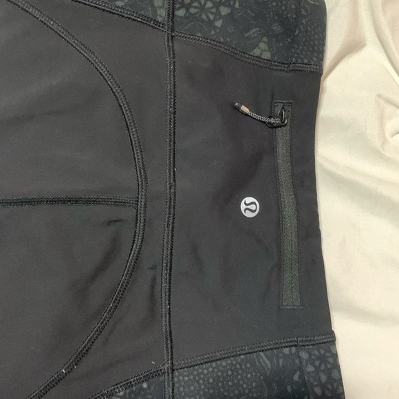 LULULEMON size 4 mesh side leggings - Picture 4 of 5